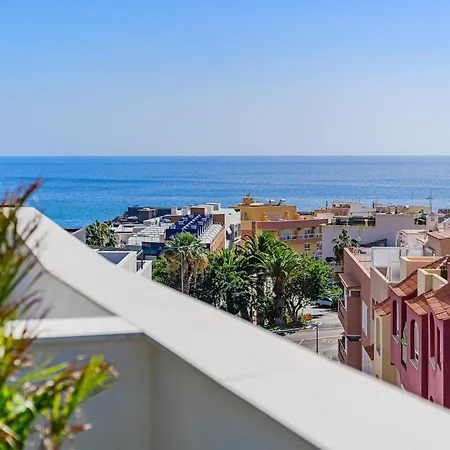 Cozy 2-br Penthouse With Private Rooftop Terrace Διαμέρισμα