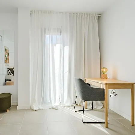 Διαμέρισμα Cozy 2-br Penthouse With Private Rooftop Terrace