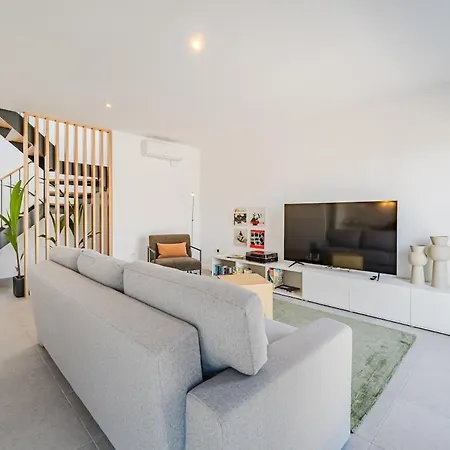 Cozy 2-br Penthouse With Private Rooftop Terrace Διαμέρισμα *