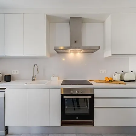 Cozy 2-br Penthouse With Private Rooftop Terrace 아파트 *