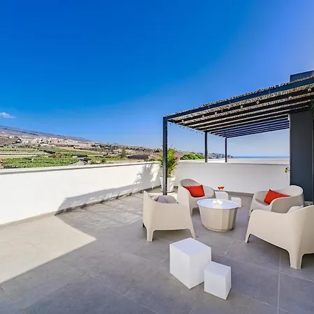Cozy 2-br Penthouse With Private Rooftop Terrace
