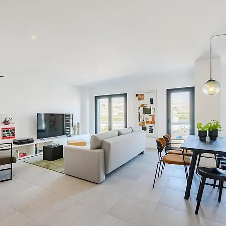Apartment Cozy 2-br Penthouse With Private Rooftop Terrace *