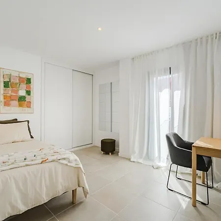 Cozy 2-br Penthouse With Private Rooftop Terrace 아파트 *
