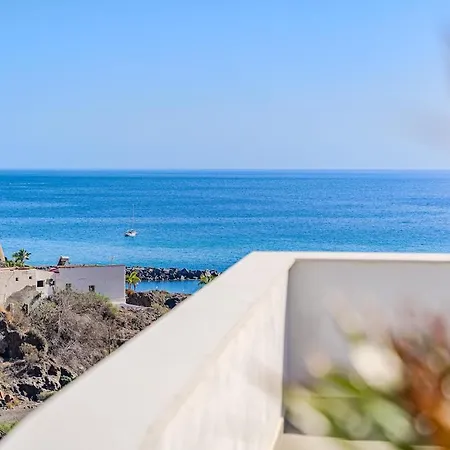 Cozy 2-br Penthouse With Private Rooftop Terrace Guia de Isora (Tenerife)