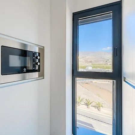 Cozy 2-br Penthouse With Private Rooftop Terrace דירה